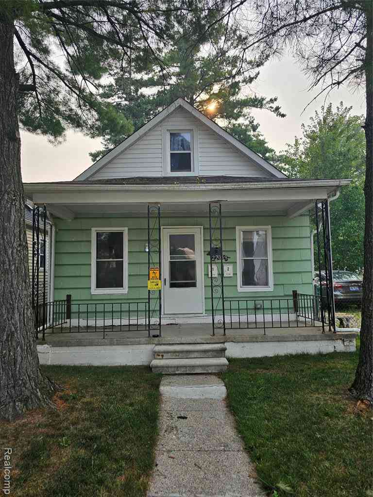 Multifamily For Sale - 22049 Cushing Avenue <br/> Eastpointe, MI 48021