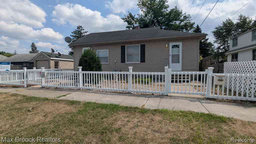 Multifamily For Sale - 913 Boston Avenue <br/> Waterford, MI 48328