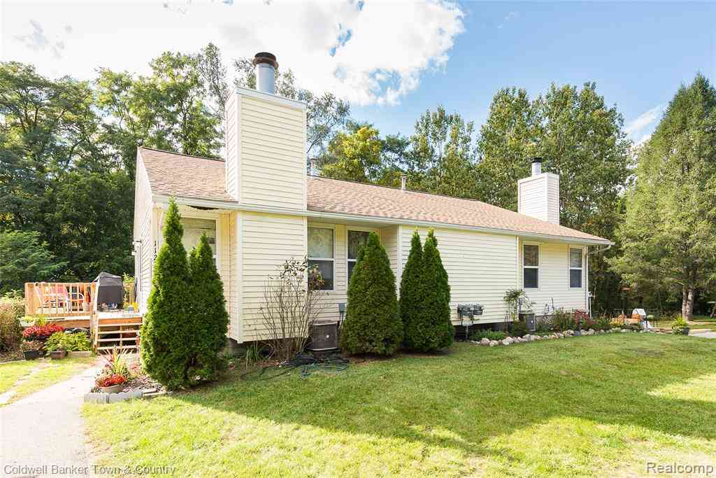 Multifamily For Sale - 10268 Lake Forest Drive <br/> Hamburg, MI 48139