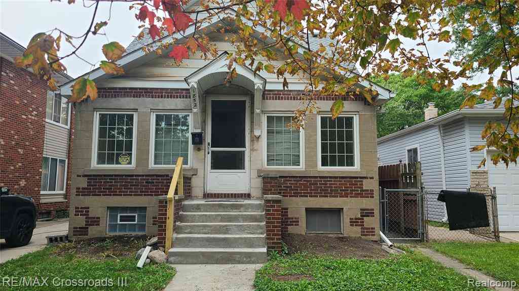 Multifamily For Sale - 1852 Saint Johns Boulevard <br/> Lincoln Park, MI 48146