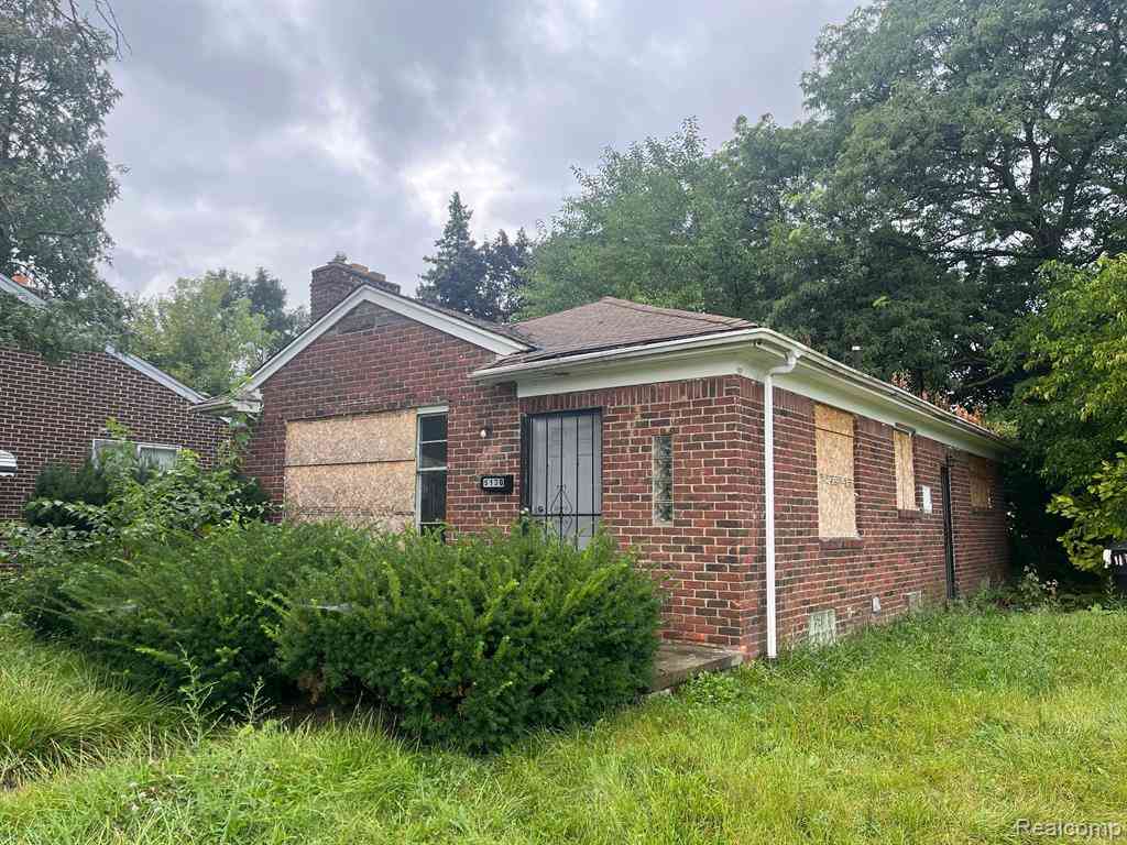 Homes For Sale - 5130 E Outer Drive <br/> Detroit, MI 48234