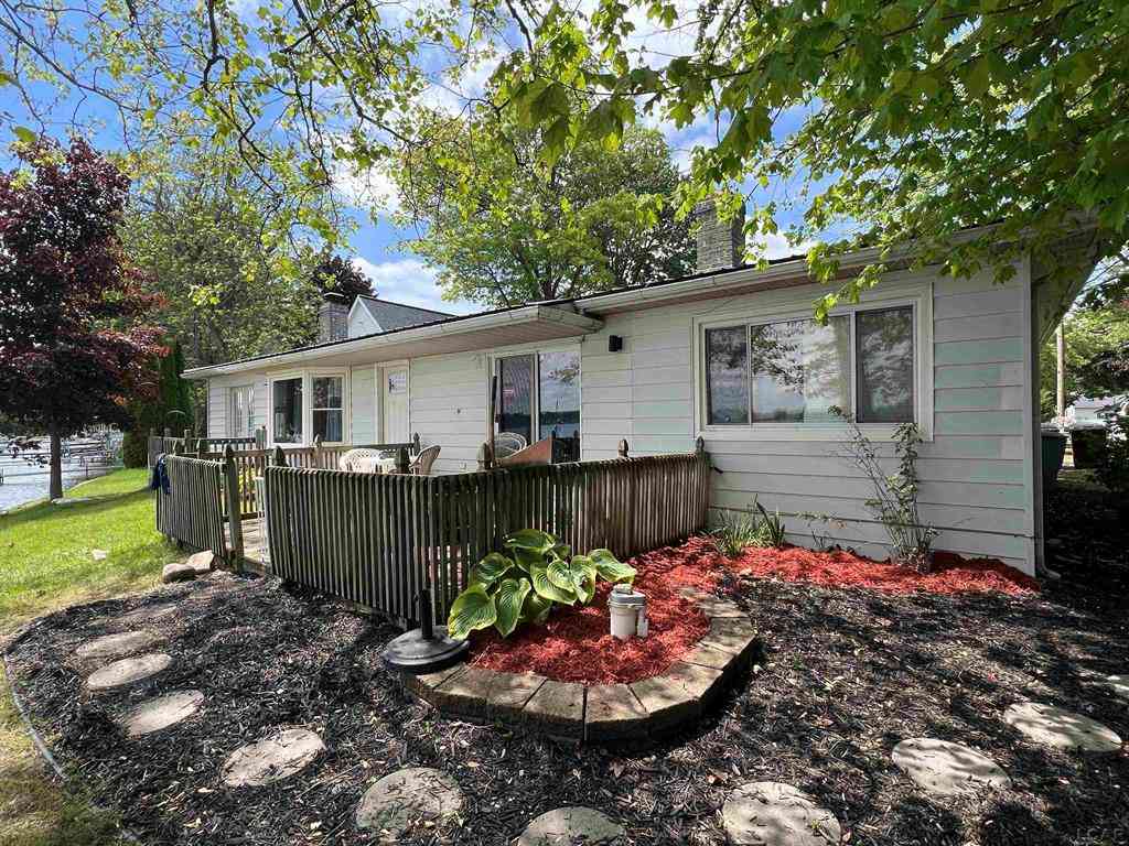 Homes For Sale - 11698 Elm Park Drive <br/> Manitou Beach, MI 49253