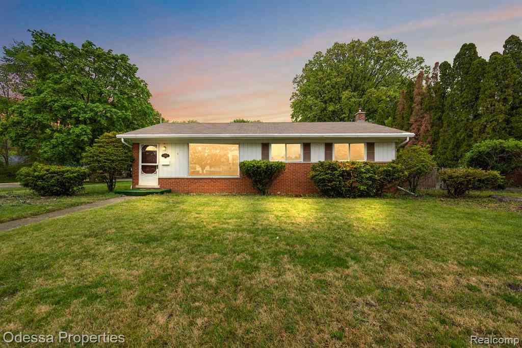 Homes For Sale - 32038 Pembroke Street <br/> Livonia, MI 48152