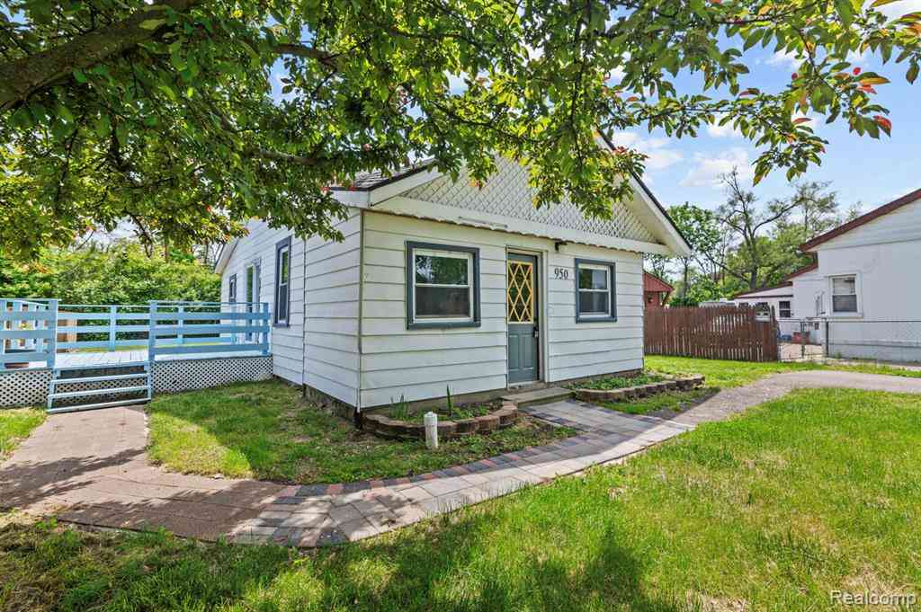 Homes For Sale - 950 Auburndale Avenue <br/> Ypsilanti, MI 48198