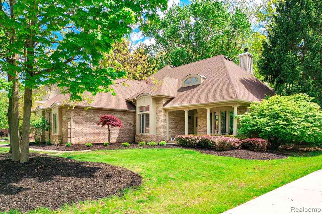 Homes For Sale - 8487 Sherwood Drive <br/> Grosse Ile, MI 48138