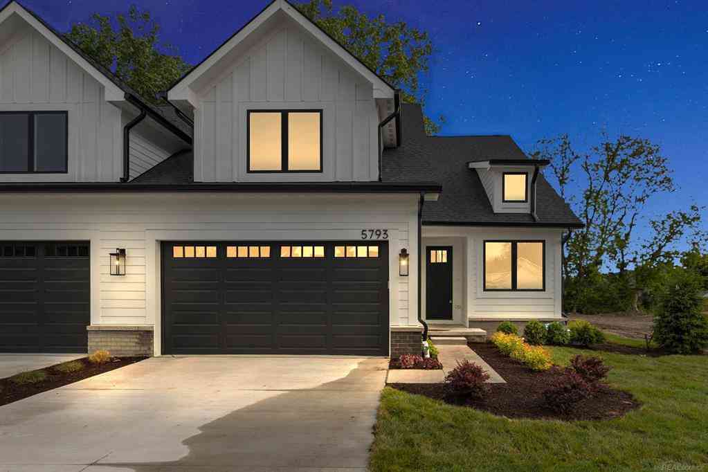 Condo For Sale - 5793 Heights Boulevard <br/> Sterling Heights, MI 48314