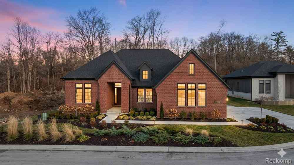 Condo For Sale - 30714 Franklin Hills Court <br/> Farmington Hills, MI 48335