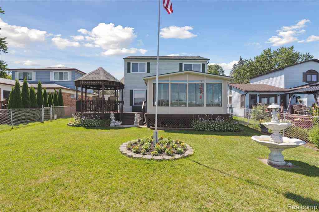 Homes For Sale - 2295 Davista Drive <br/> Highland, MI 48356