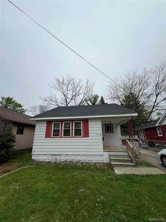 Homes For Sale - 222 Borland Court <br/> Saginaw, MI 48602