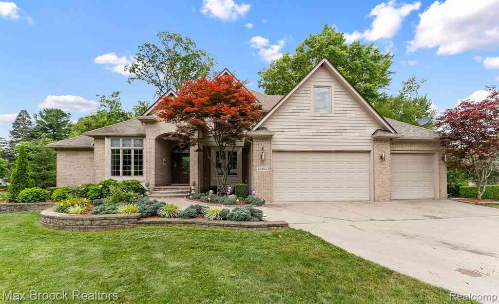 Homes For Sale - 20403 Robinway Drive <br/> Clinton Township, MI 48036