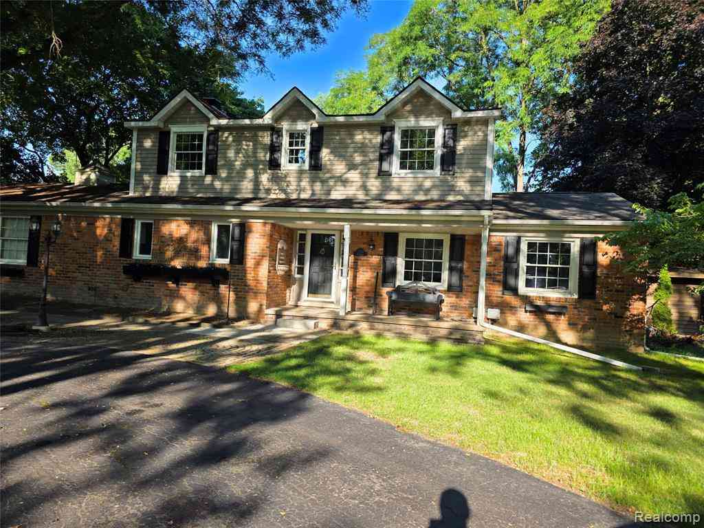 Homes For Sale - 5352 W Doherty Drive <br/> West Bloomfield, MI 48323