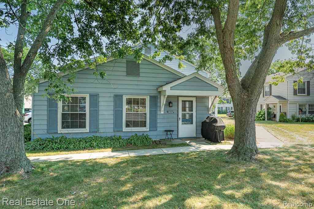Condo For Sale - 2652 Wildwood Court <br/> Lake Orion, MI 48360