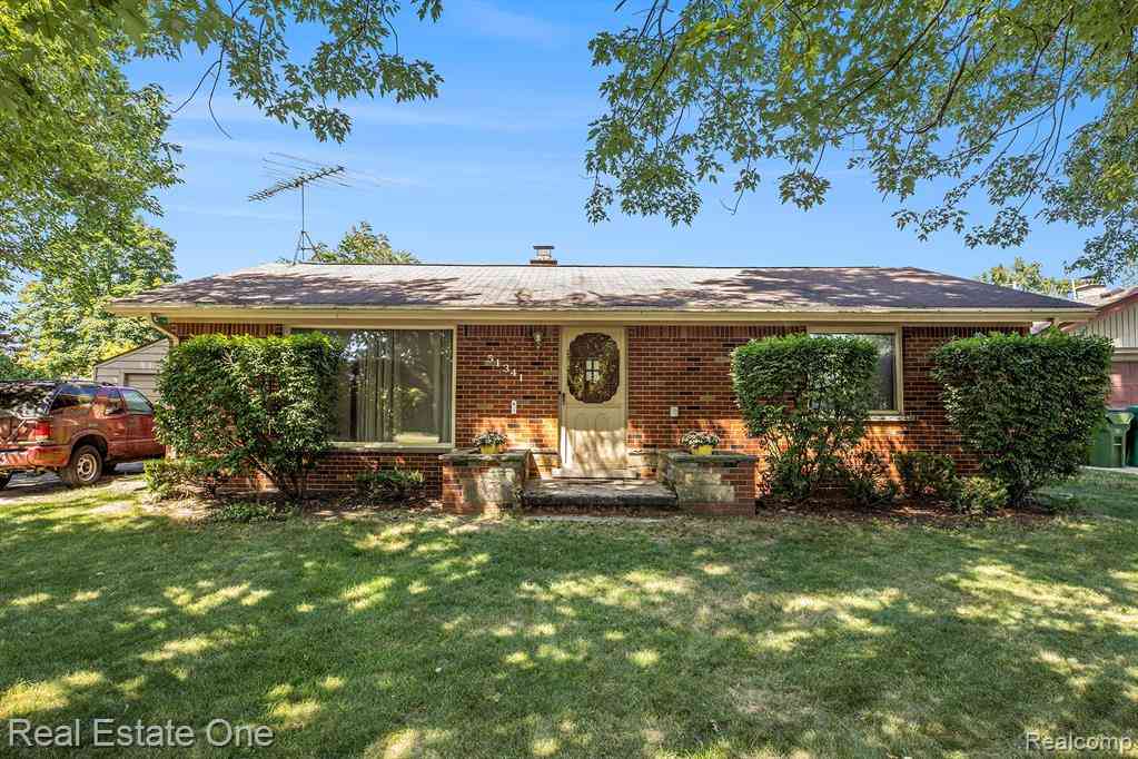Homes For Sale - 51341 Neumaier Drive <br/> Macomb County, Shelby Twp, MI 48316