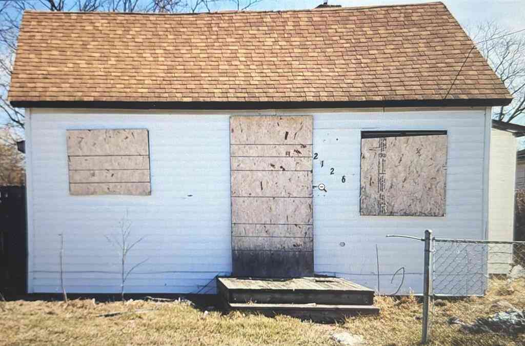 Homes For Sale - 2126 Maplewood Street <br/> Saginaw, MI 48601