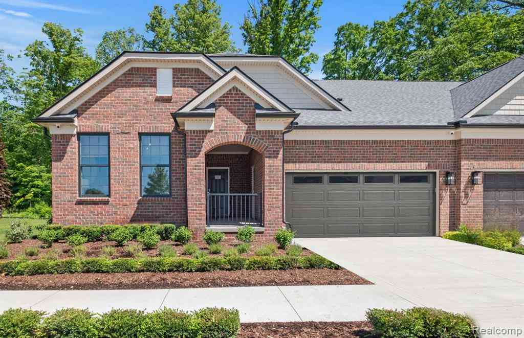 Condo For Sale - 55717 Oak Pointe Drive <br/> Shelby Twp, MI 48315