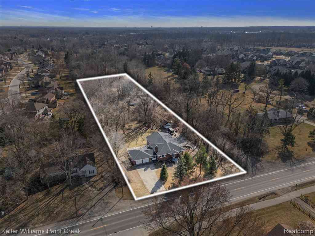 Homes For Sale - 804 E Avon Road <br/> Rochester, MI 48307