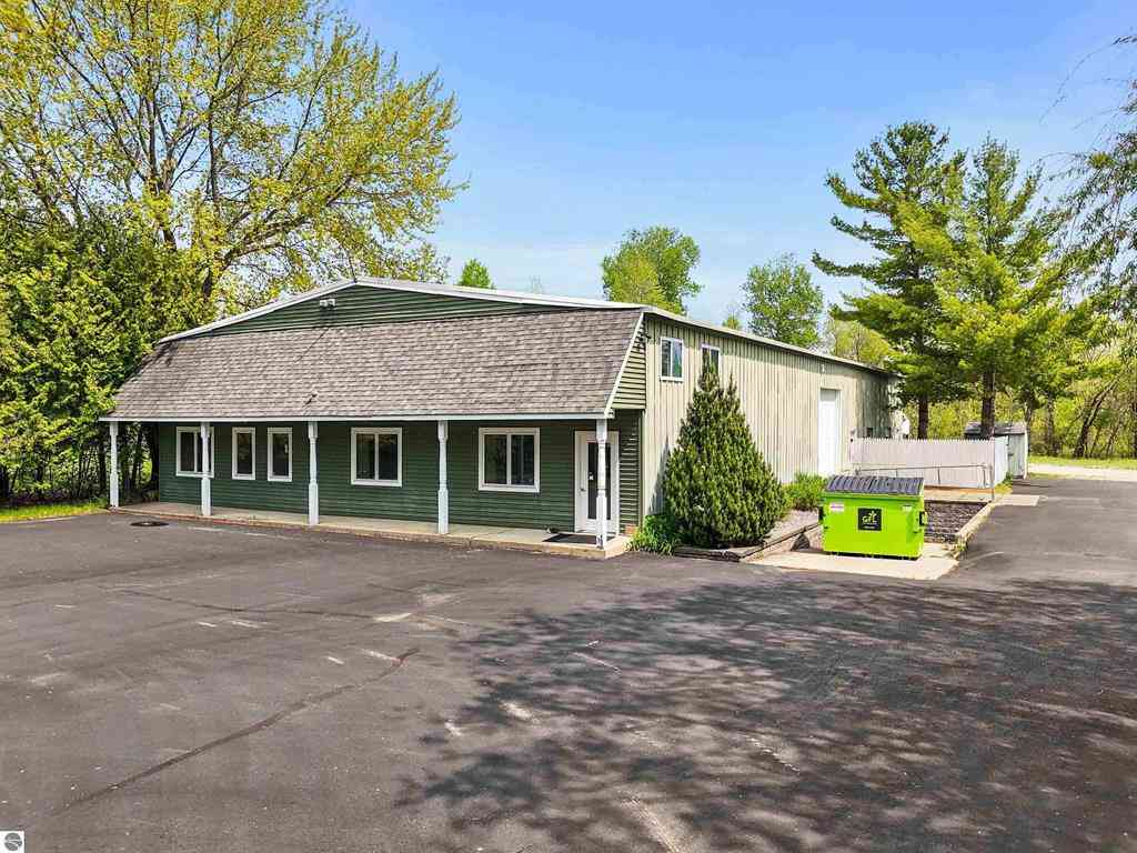 Homes For Sale - 9435 Cherry Bend Road <br/> Traverse City, MI 49684