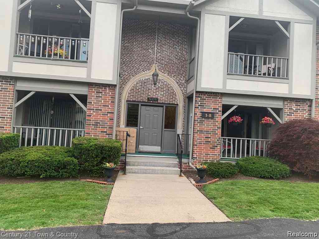 Condo For Rent - 42160 Woodward Avenue Avenue  #8<br/> Bloomfield Hills, MI 48304
