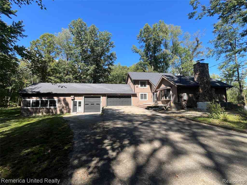 Homes For Sale - 6160 Brambleberry Lane <br/> Cohoctah, MI 48855