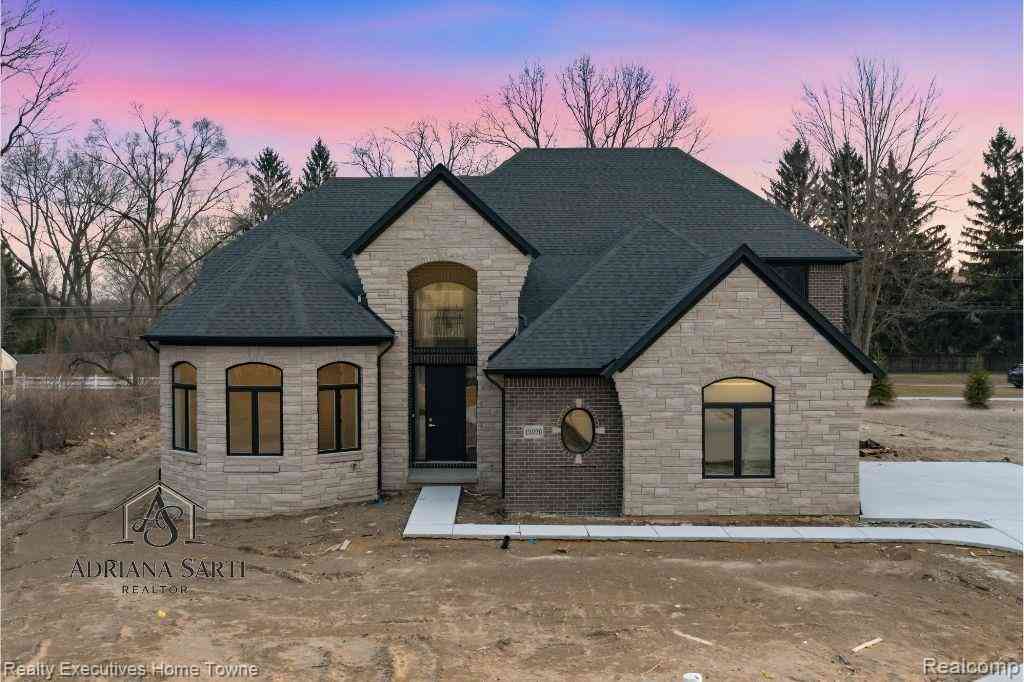 Homes For Sale - 12020 Encore Court <br/> Macomb County, Shelby Twp, MI 48315