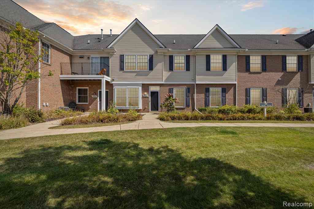 Condo For Sale - 1014 Shiawassee Circle <br/> Howell, MI 48843