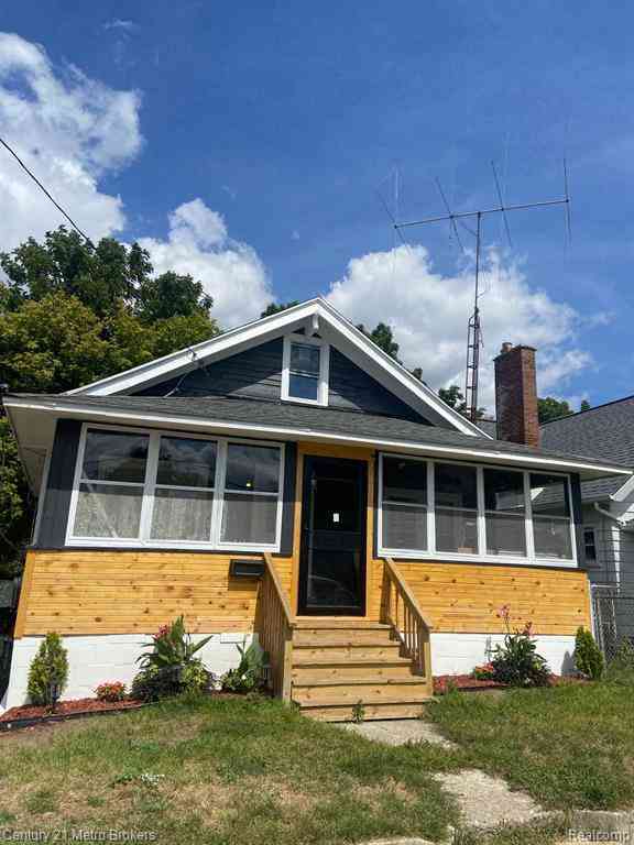 Homes For Sale - 115 Livingston Drive E E<br/> Flint, MI 48503