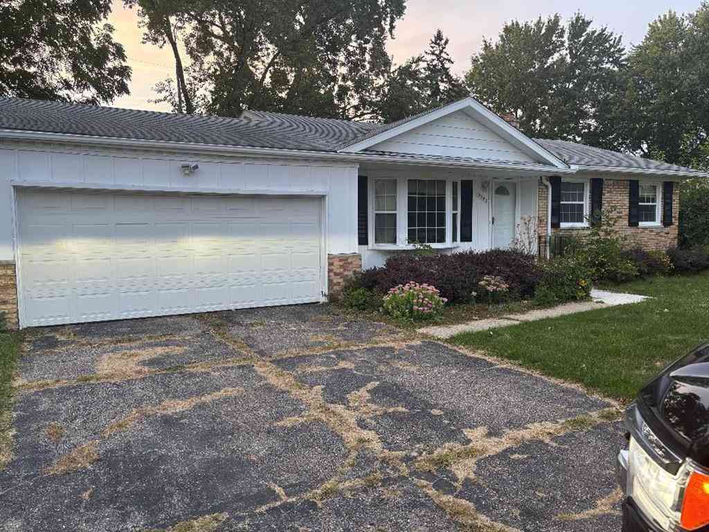 Homes For Sale - 3288 Tall Oaks Court <br/> Flint, MI 48532