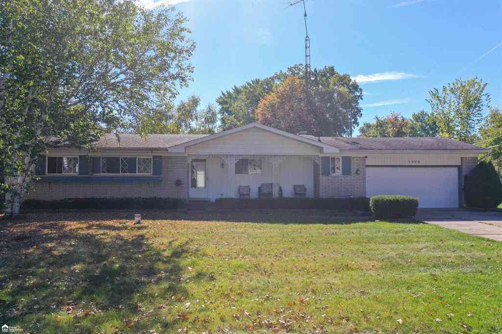 Homes For Sale - 1203 Pickwick Place <br/> Flint, MI 48507