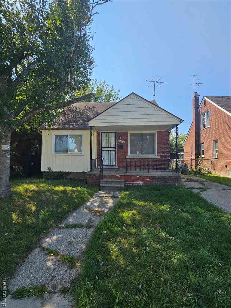 Homes For Sale - 14072 Carlisle Street <br/> Detroit, MI 48205