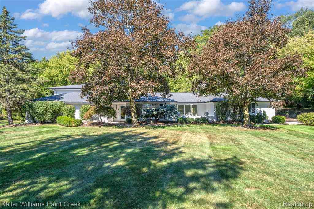Homes For Sale - 4428 Old Trinity Court <br/> Bloomfield Hills, MI 48301