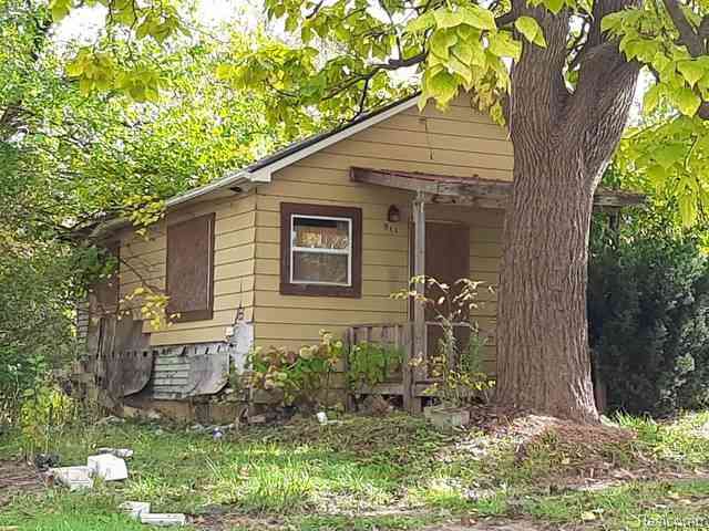 Homes For Sale - 911 Hughes Avenue <br/> Flint, MI 48503