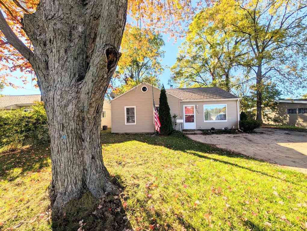 Homes For Sale - 582 Riverside Drive <br/> Battle Creek, MI 49015