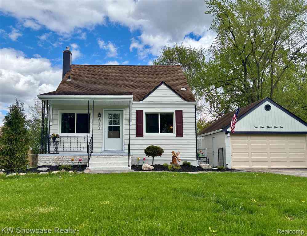 Homes For Sale - 20352 Beatrice Street <br/> Livonia, MI 48152