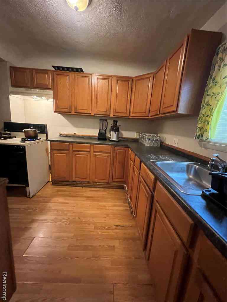 Homes For Sale - 11406 Jackson Ave Avenue <br/> Warren, MI 48089