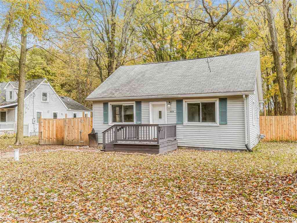 Homes For Sale - 2372 Meadow Street <br/> Flushing, MI 48433