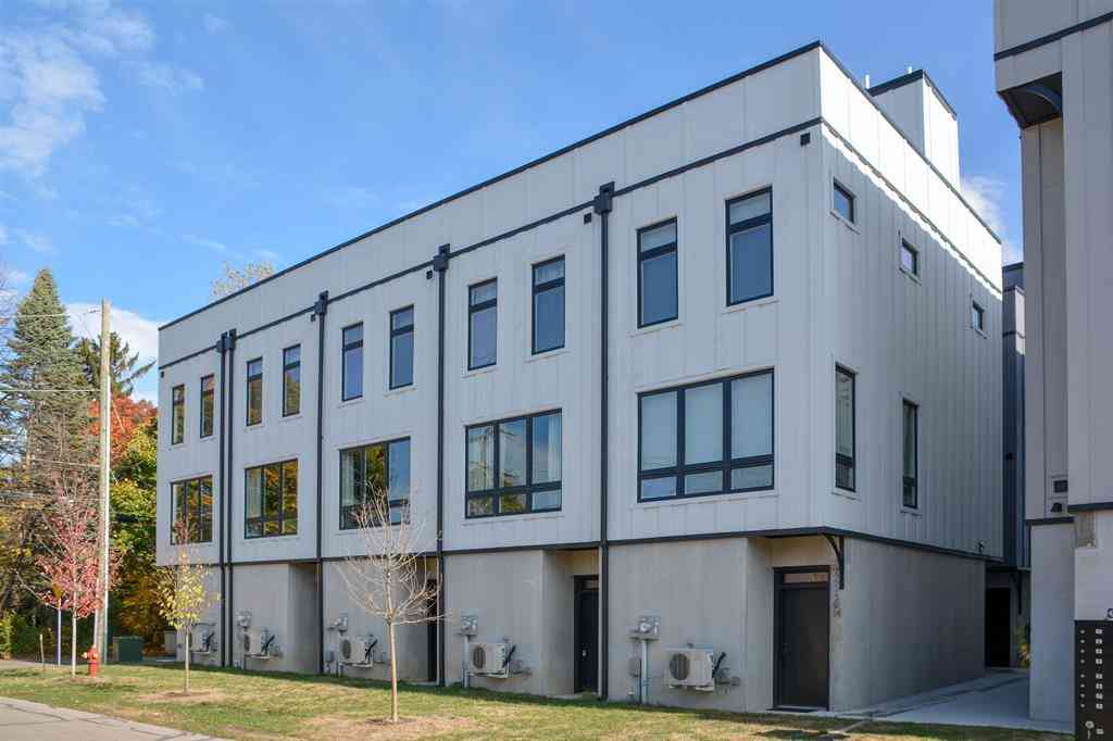 Condo For Sale - 208 Gillis Street <br/> Grand Traverse County County, Traverse City, MI 49684