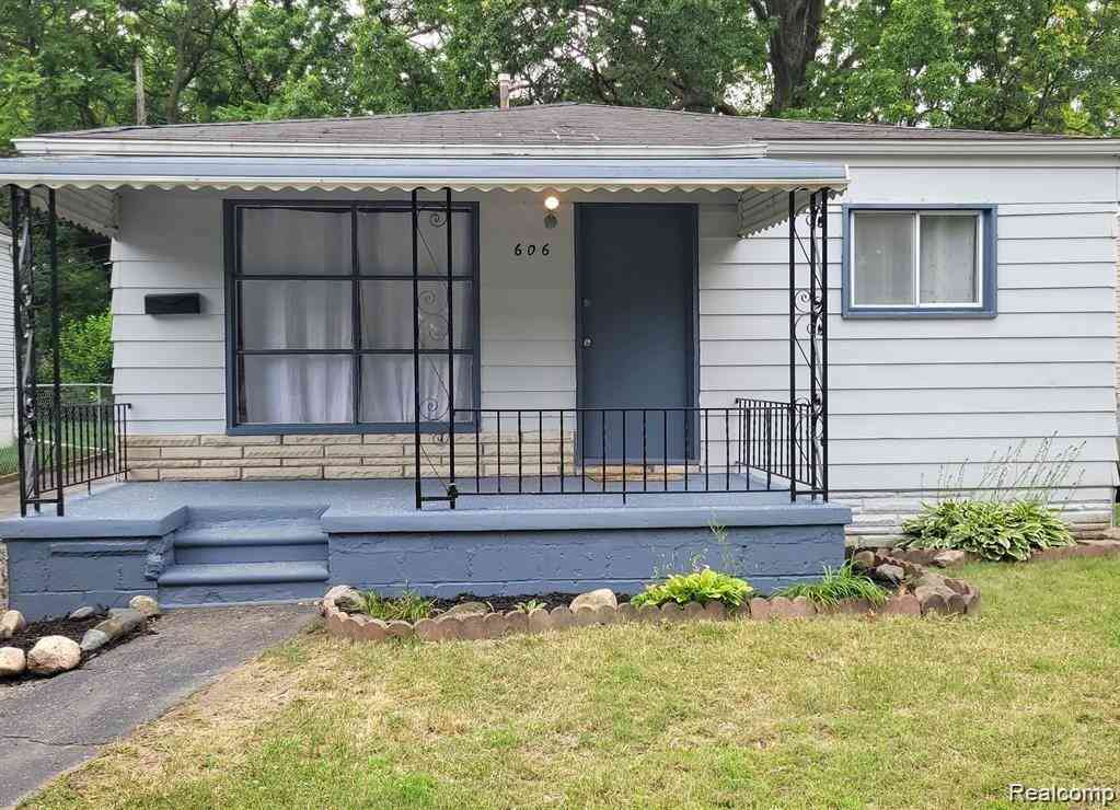 Homes For Sale - 606 E Milton Avenue <br/> Hazel Park, MI 48030