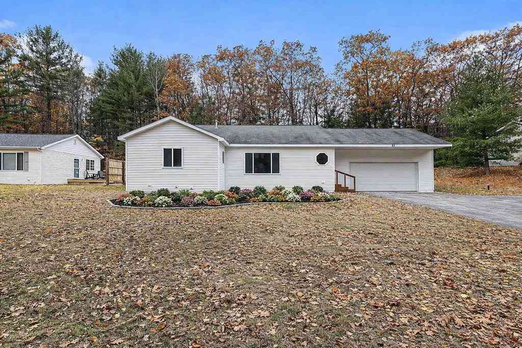 Homes For Sale - 85 Tibbets Lake Lane <br/> Traverse City, MI 49696