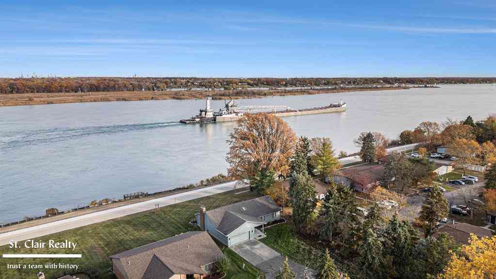 Homes For Sale - 2516 River Road <br/> Marysville, MI 48040