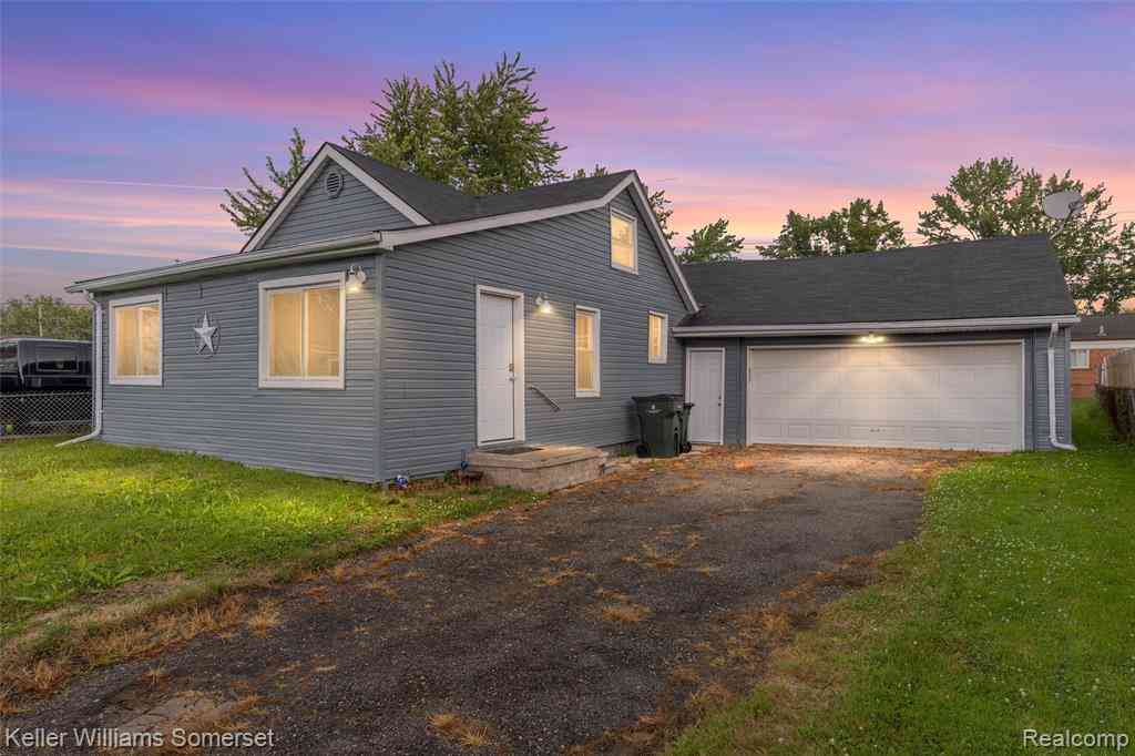 Homes For Sale - 22937 Detour Street <br/> Macomb County, Saint Clair Shores, MI 48082