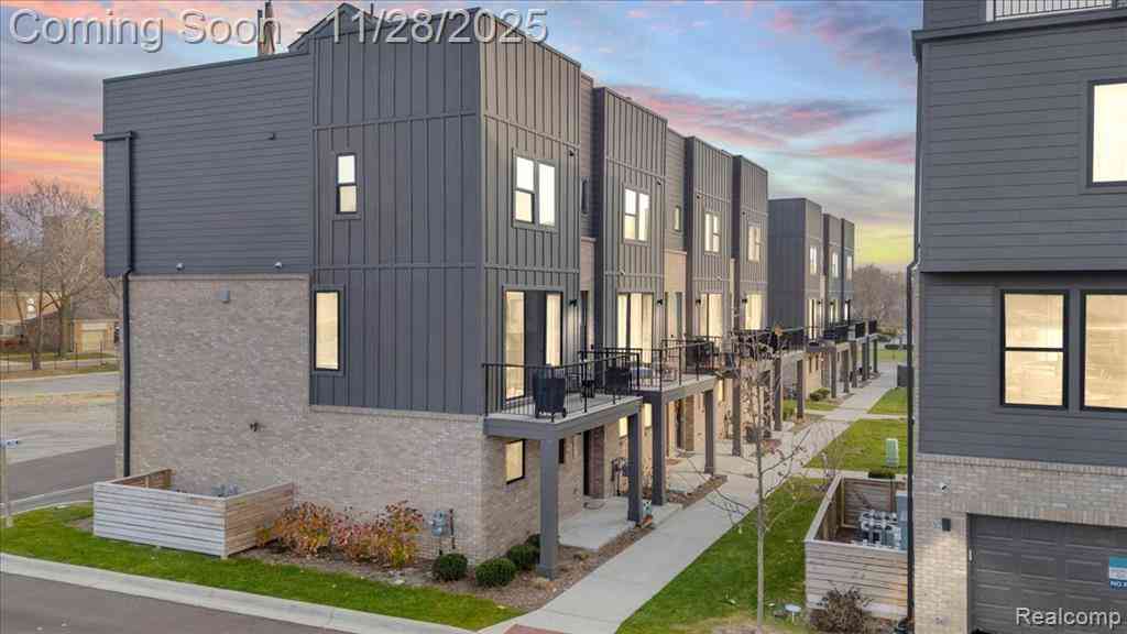 Condo For Sale - 1061 Hampton Circle <br/> Detroit, MI 48207