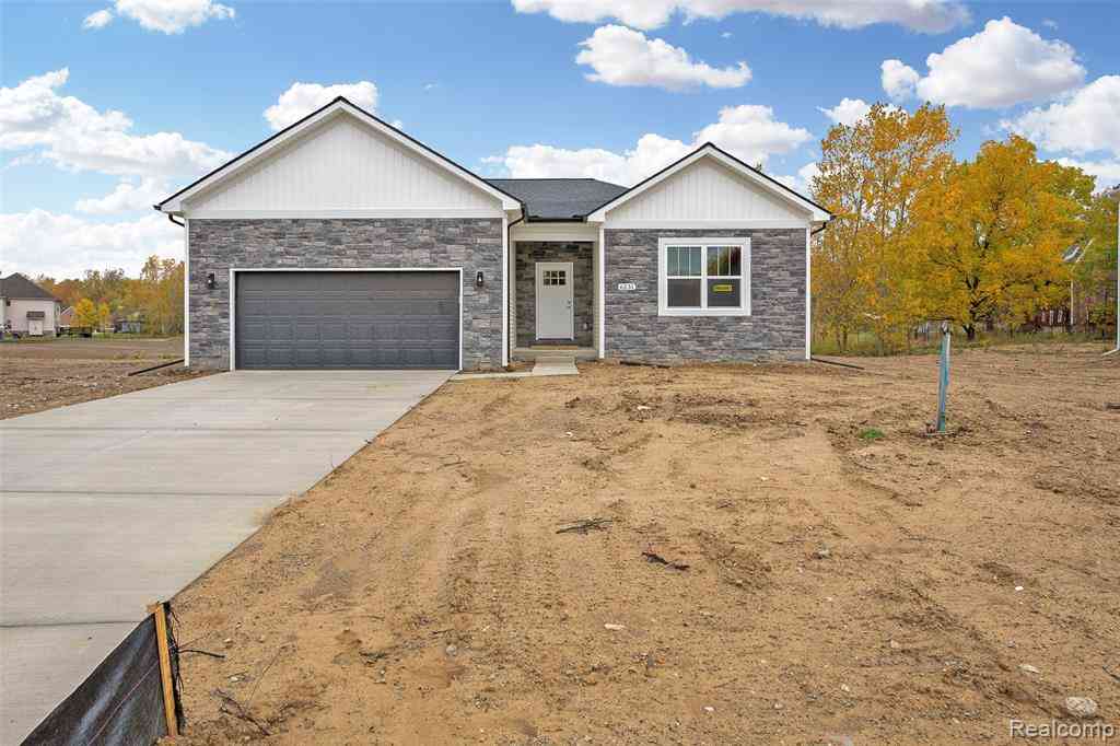 Homes For Sale - 5232 Farmridge Lane <br/> Grand Blanc, MI 48439