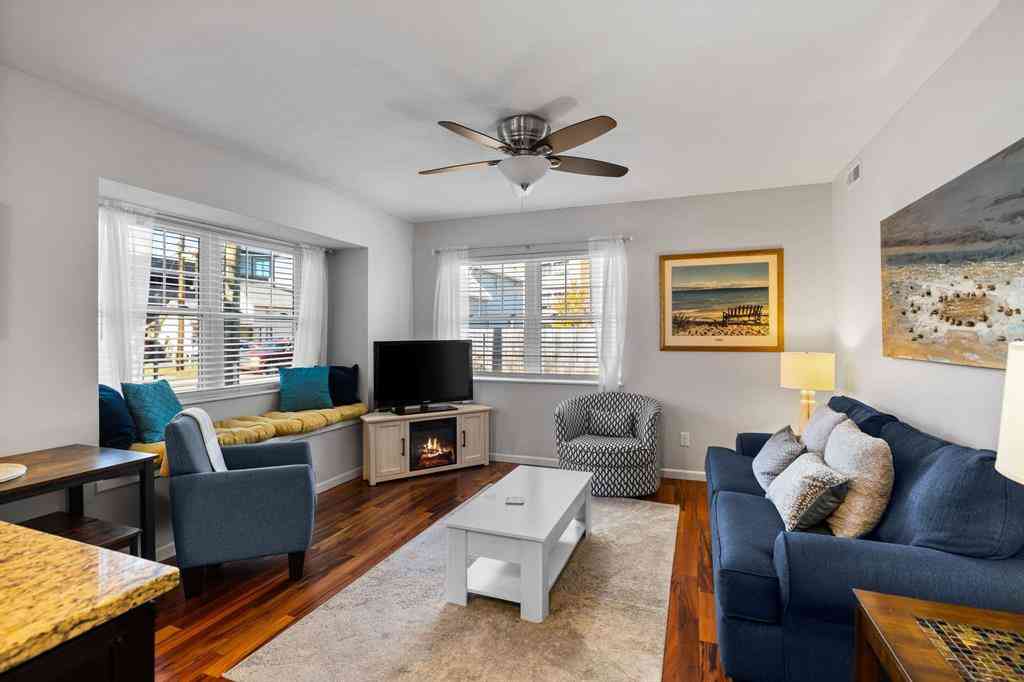 Condo For Sale - 145 E Eighth Street <br/> Traverse City, MI 49684