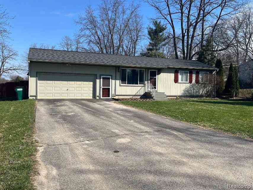 Homes For Sale - 9428 Ute Pointe Drive <br/> Clarkston, MI 48346