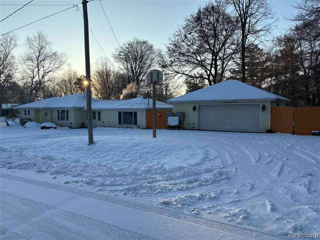Homes For Sale - 2374 Bradford Drive <br/> Grand Blanc, MI 48507