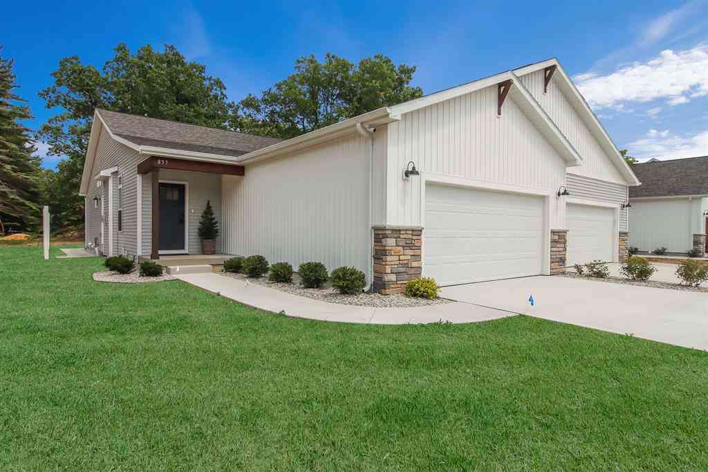 Condo For Sale - 1733 Linden Avenue <br/> Traverse City, MI 49686