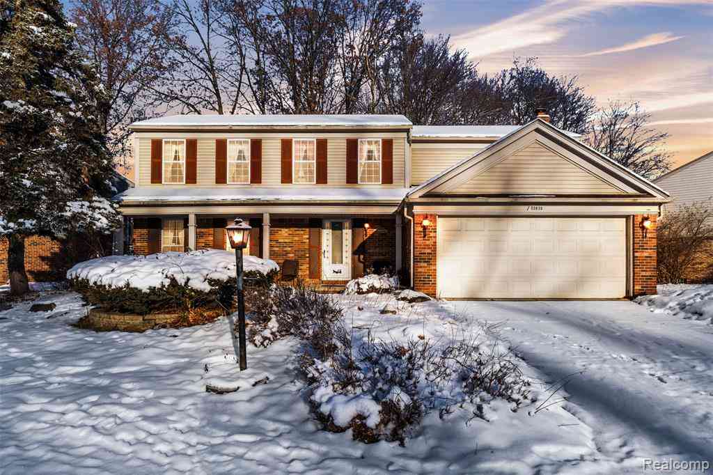 Homes For Sale - 33838 Whitewood Place <br/> Westland, MI 48185
