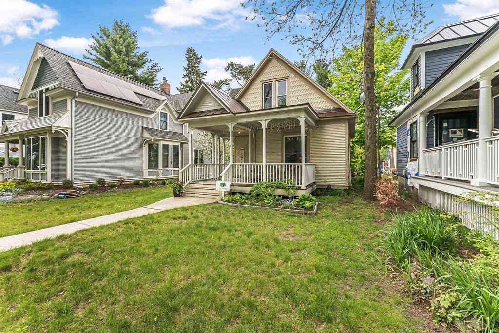 Homes For Sale - 521 Fifth Street <br/> Traverse City, MI 49684