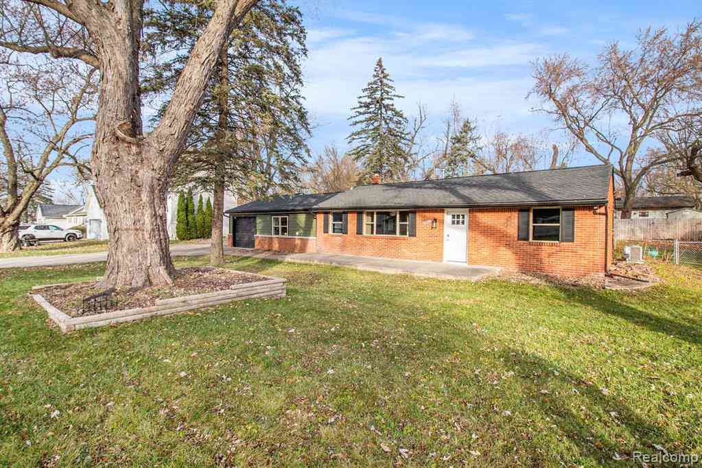 Homes For Sale - 2861 Fishermans Drive <br/> Highland, MI 48356