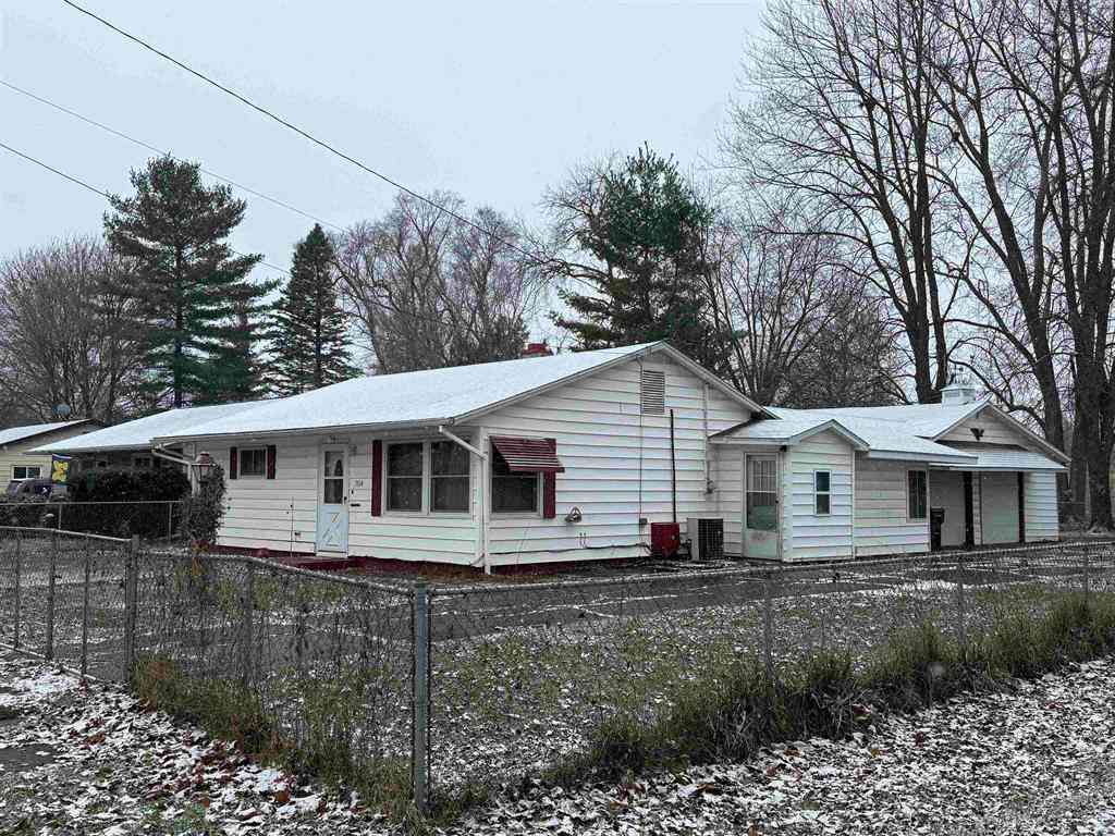 Homes For Sale - 704 Isham Street <br/> Owosso, MI 48867